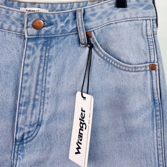 NWT Wrangler Bonnie 683 Loose Flare Jeans in Sonny Light Wash - Picture 5 of 8